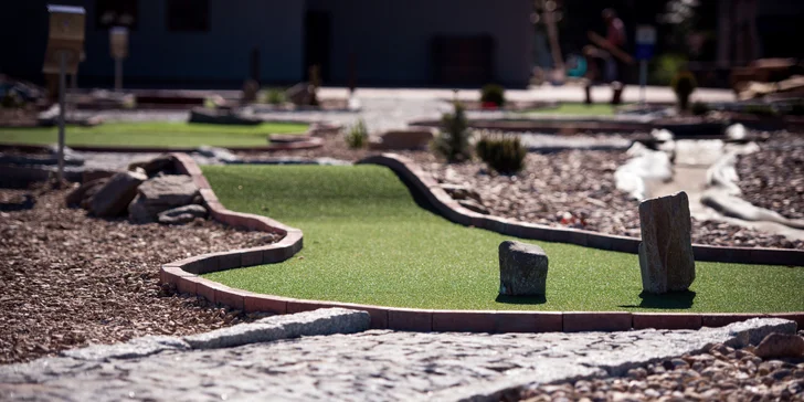 Parádní zábava třeba pro celou rodinu: adventure golf v Orlických horách