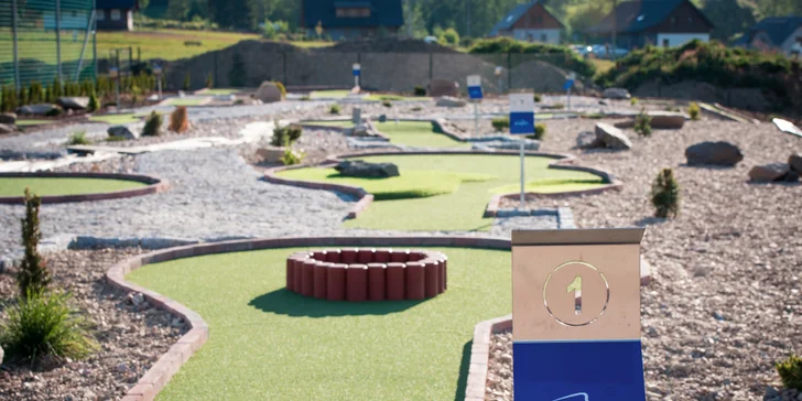Parádní zábava třeba pro celou rodinu: adventure golf v Orlických horách