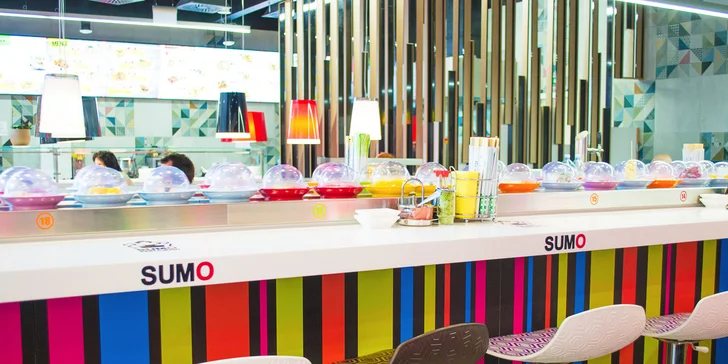 Cokoli z pásu vás zaujme, to je vaše. Projíždět kolem vás bude nejen sushi, ale i další slané i sladké speciality.