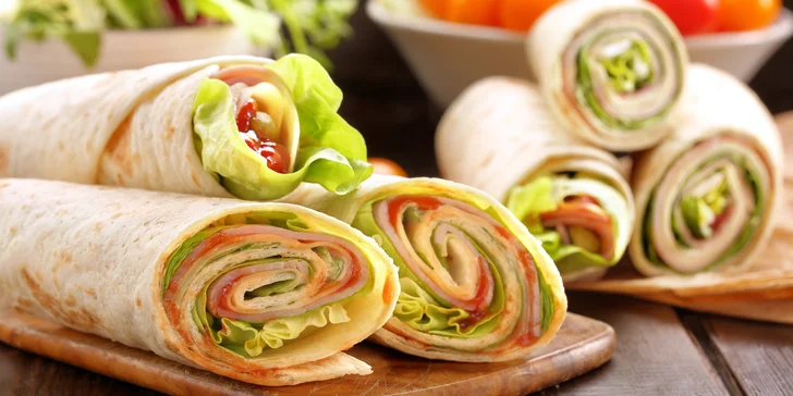 Lehká a rychlá svačinka: miniwrap a nealko nápoj dle výběru
