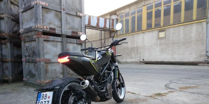 Zapůjčení motorky s plnou nádrží benzínu: 8 i 24 hodin nebo celý víkend