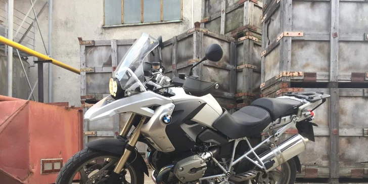 Zapůjčení motorky s plnou nádrží benzínu: 8 i 24 hodin nebo celý víkend