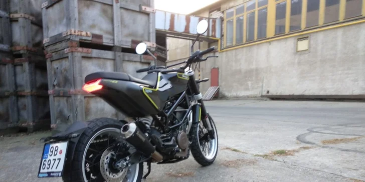 Zapůjčení motorky s plnou nádrží benzínu: 8 i 24 hodin nebo celý víkend