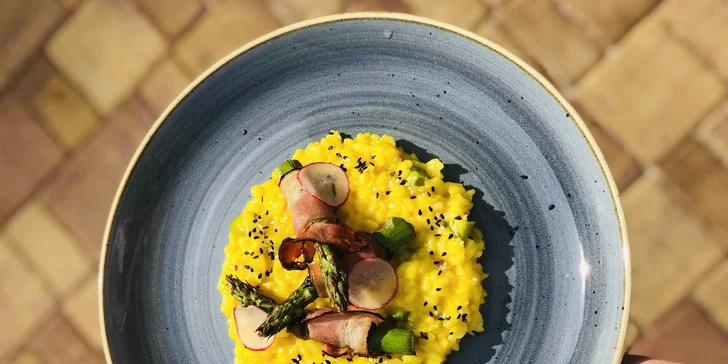 5chodové degustační menu na Smíchově: amuse bouche, carpaccio i risotto