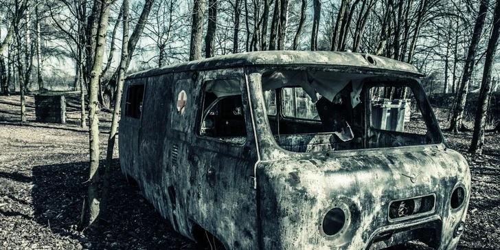Skrývat se budete pod třemi mosty, za vraky ruských sanitek, v několika domečcích, za dělem či opravdovým tankem…