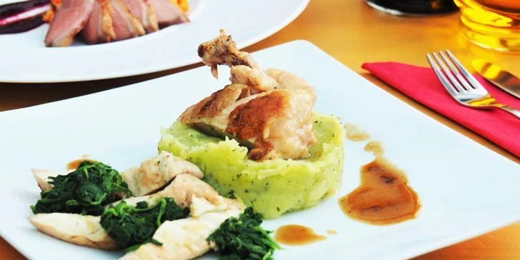 3chodové velikonoční menu: kachní roastbeef, kuřecí supreme i panna cotta