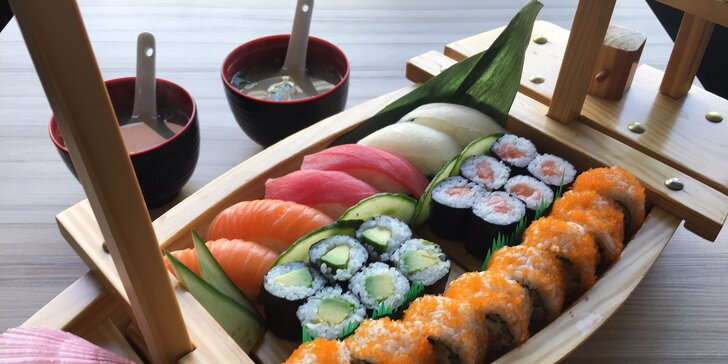 Lahůdka pro milovníky ryb: sushi sety s lososem, tuňákem, úhořem i kaviárem