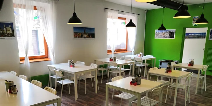 Indické kuřecí i vege pochoutky pro 2 osoby: předkrm, hlavní jídlo s přílohou i dezert