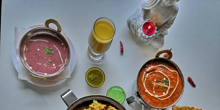 Indické kuřecí i vege pochoutky pro 2 osoby: předkrm, hlavní jídlo i dezert
