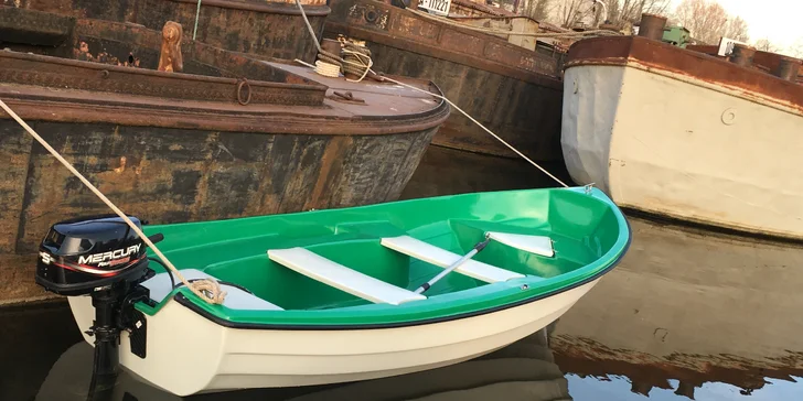 Plavba po Vltavě: zapůjčení člunu nebo lodě až pro 6 osob na 1 či 3 hod.