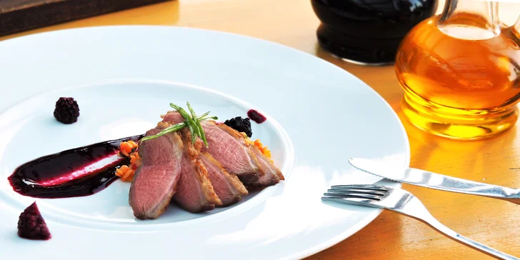 3chodové velikonoční menu: kachní roastbeef, kuřecí supreme i panna cotta