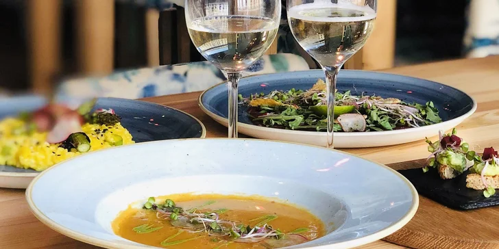 5chodové degustační menu na Smíchově: amuse bouche, carpaccio i risotto