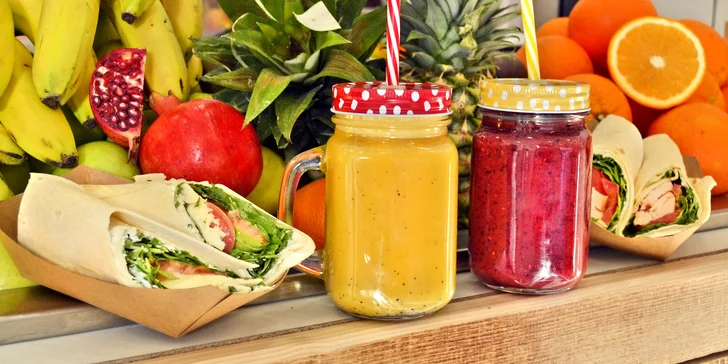 Zdravá sváča pro 1 i 2 osoby: fresh džus nebo smoothie i wrap podle výběru
