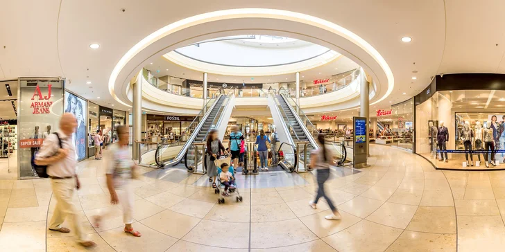 V Drážďanech je Altmarkt Galerie, Primark a Karstadt, a pokud budete chtít, vezme vás autobus také do Elbeparku, kde jsou módní obchody i IKEA. 