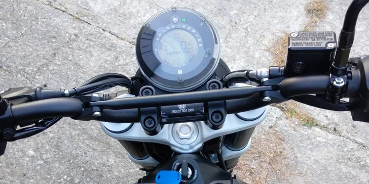 Zapůjčení motorky s plnou nádrží benzínu: 8 i 24 hodin nebo celý víkend