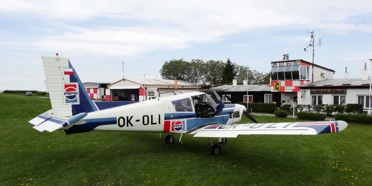 Vzhůru do oblak: 90 nebo 180 minut letu v letounu Zlín Z-43 až pro 3 osoby