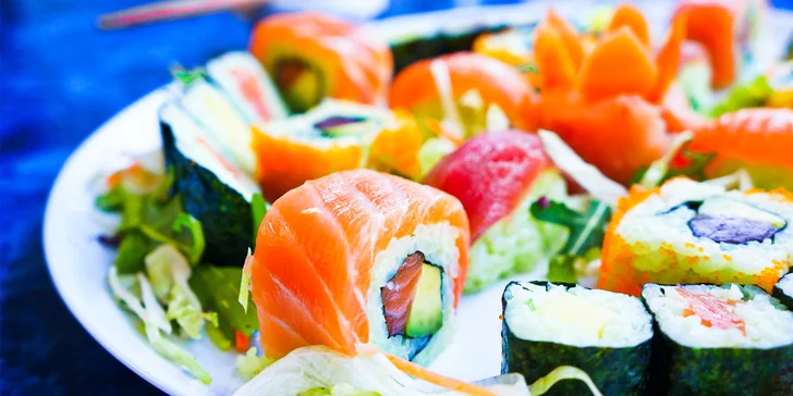 Pochutnejte si na sushi v srdci Brna: 28 či 38 ks v bistru s otevřenou kuchyní