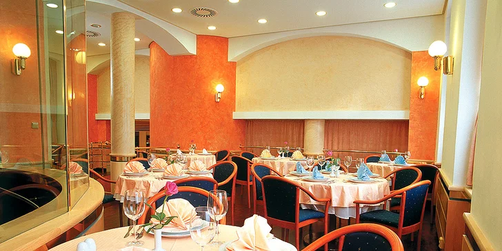 Relaxujte v Karlových Varech: 4* hotel s polopenzí a vstupem do Thermaria