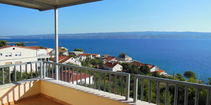 Do Chorvatska s rodinou či přáteli: 7 nocí u Omiše v apartmánu či studiu