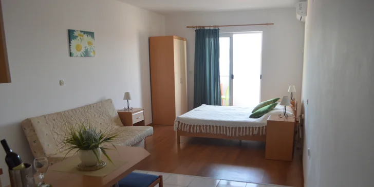 Kouzelné Igrane: apartmány s balkonem jen 100 m od pláže a centra