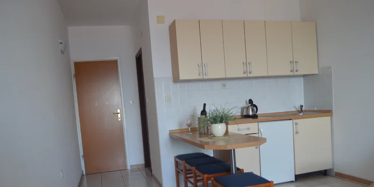Kouzelné Igrane: apartmány s balkonem jen 100 m od pláže a centra