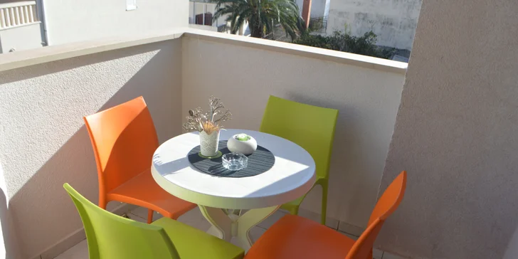 Kouzelné Igrane: apartmány s balkonem jen 100 m od pláže a centra