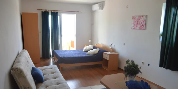 Kouzelné Igrane: apartmány s balkonem jen 100 m od pláže a centra