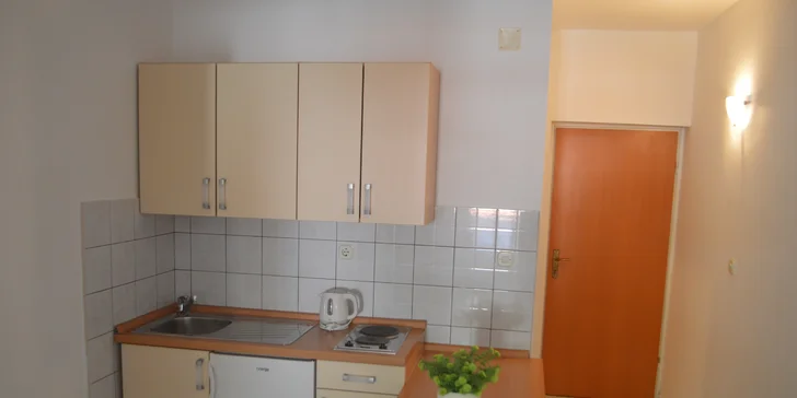 Kouzelné Igrane: apartmány s balkonem jen 100 m od pláže a centra