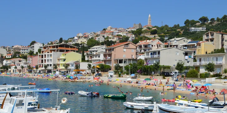 Kouzelné Igrane: apartmány s balkonem jen 100 m od pláže a centra