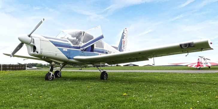 Vzhůru do oblak: 90 nebo 180 minut letu v letounu Zlín Z-43 až pro 3 osoby