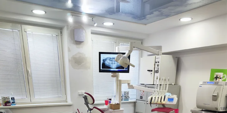 V rámci dentální hygieny vás čeká odstranění zubního kamene a plaku i pískování.