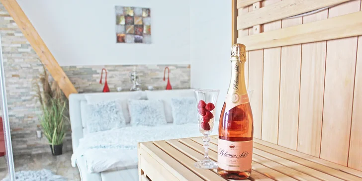 Privátní wellness pro dva: 1,5–3 h nebo rovnou celá noc s romantickým balíčkem
