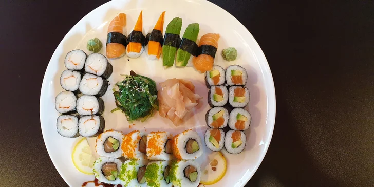 Jde se na sushi: sety s 30 až 66 ks s lososem, avokádem, úhořem i krevetami