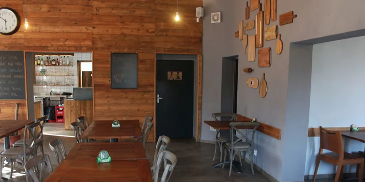 Otevřený voucher v hodnotě 300 nebo 500 Kč na cokoli z menu