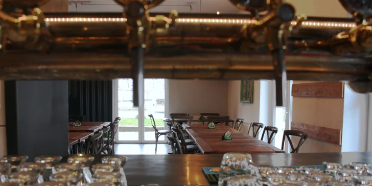 Konfitované kachní stehno s dušeným zelím a pivo nebo víno pro 2 osoby