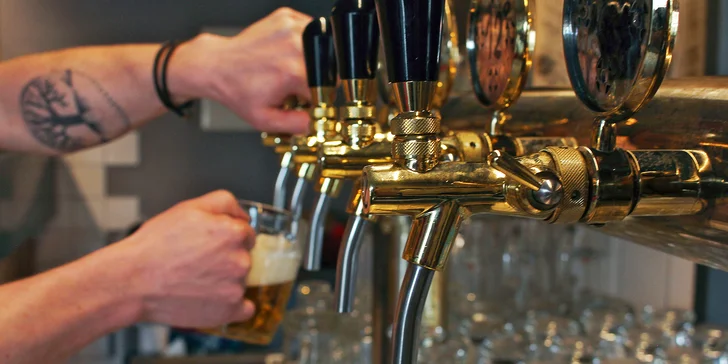 Konfitované kachní stehno s dušeným zelím a pivo nebo víno pro 2 osoby