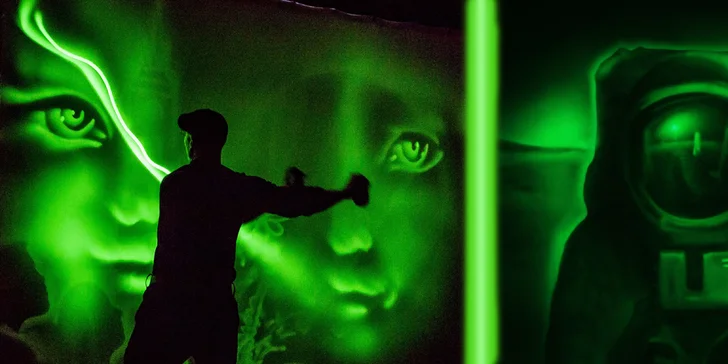 Show Art of Evolution s různými technikami: malování světlem i do písku