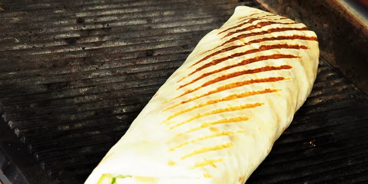 Malý, velký nebo XXL kebab v tortille či pitě s náplní podle výběru