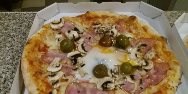 K pohodě u dobrého jídla stačí málo: kód voucheru. Ten vyměníte za 1 nebo 2 křupavé pizzy.