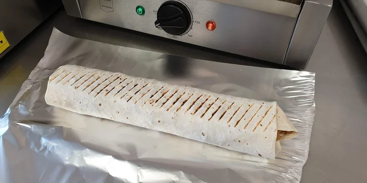 Parádní sváča: kebab či falafel v tortille, chlebu i s hranolky a nápoj dle výběru