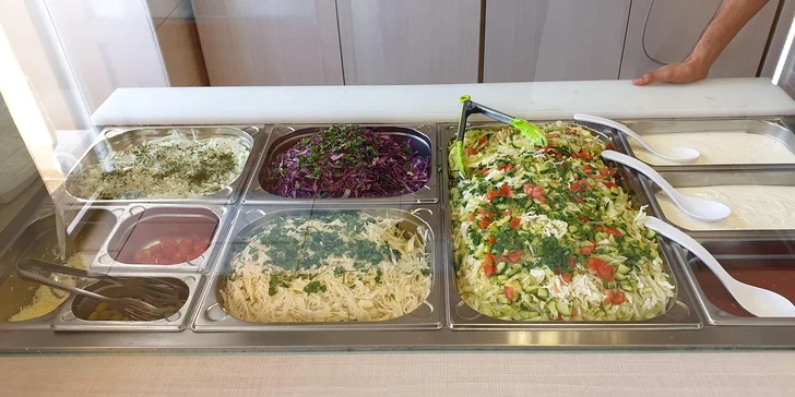 Parádní sváča: kebab či falafel v tortille, chlebu i s hranolky a nápoj dle výběru