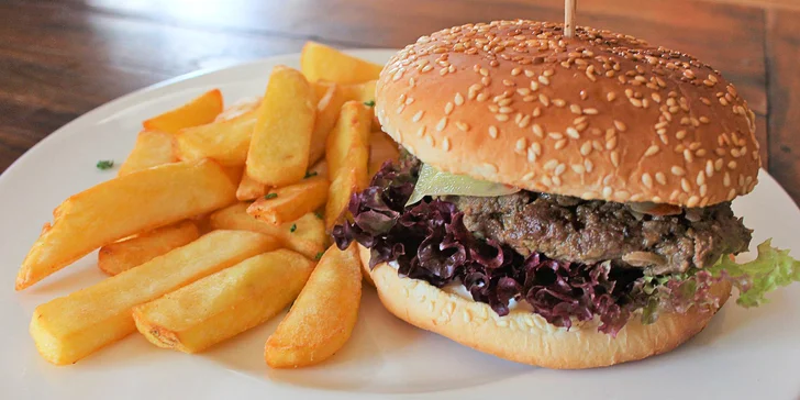 Otevřený voucher v hodnotě 300 nebo 500 Kč na cokoli z menu
