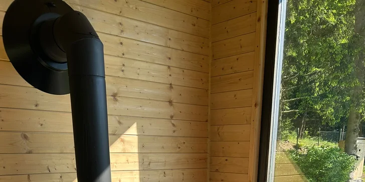 Za chladnějších dnů si můžete zatopit. 