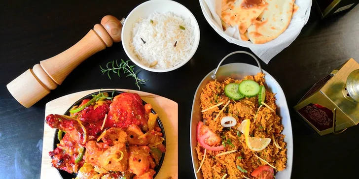 Kuřecí či tandoori specialita dle výběru, jehněčí vindaloo i bašta pro partu
