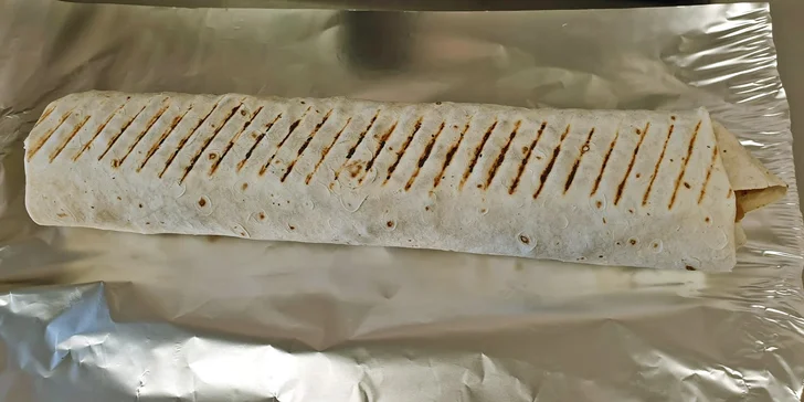 Parádní sváča: kebab či falafel v tortille, chlebu i s hranolky a nápoj dle výběru