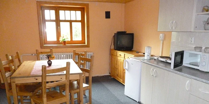 Parkovat můžete přímo před penzionem, k dispozici je 6 parkovacích míst.
