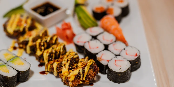Sushi set pre dvoch obsahuje 24 kúskov, tešiť sa môžete napríklad na Tempura roll