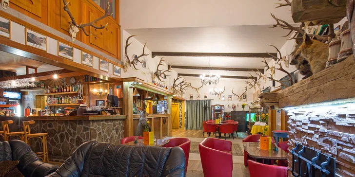 Cestující třídy Premium mají přístup také do vnitřního sálu v hotelu. 
