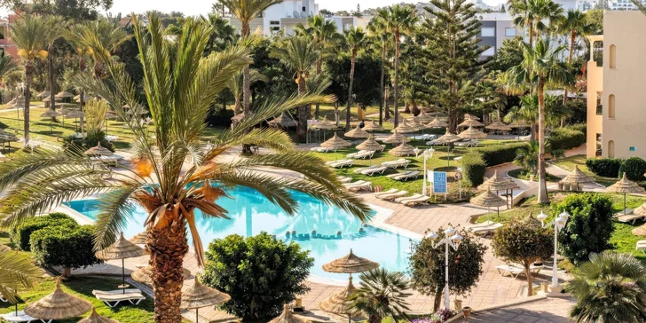 Užijte si nejen skvělé jídlo v rámci all inclusive, ale i koupání v bazénech a tyrkysovém moři, které je jen pár kroků od hotelu.