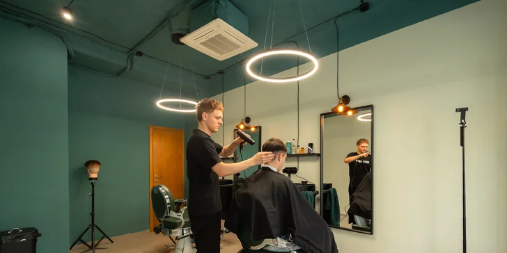 Barbershop založil skúsení barber Shelby, ktorému patria viaceré významené ocenenia ako napríklad Barber of the Decade 2025.